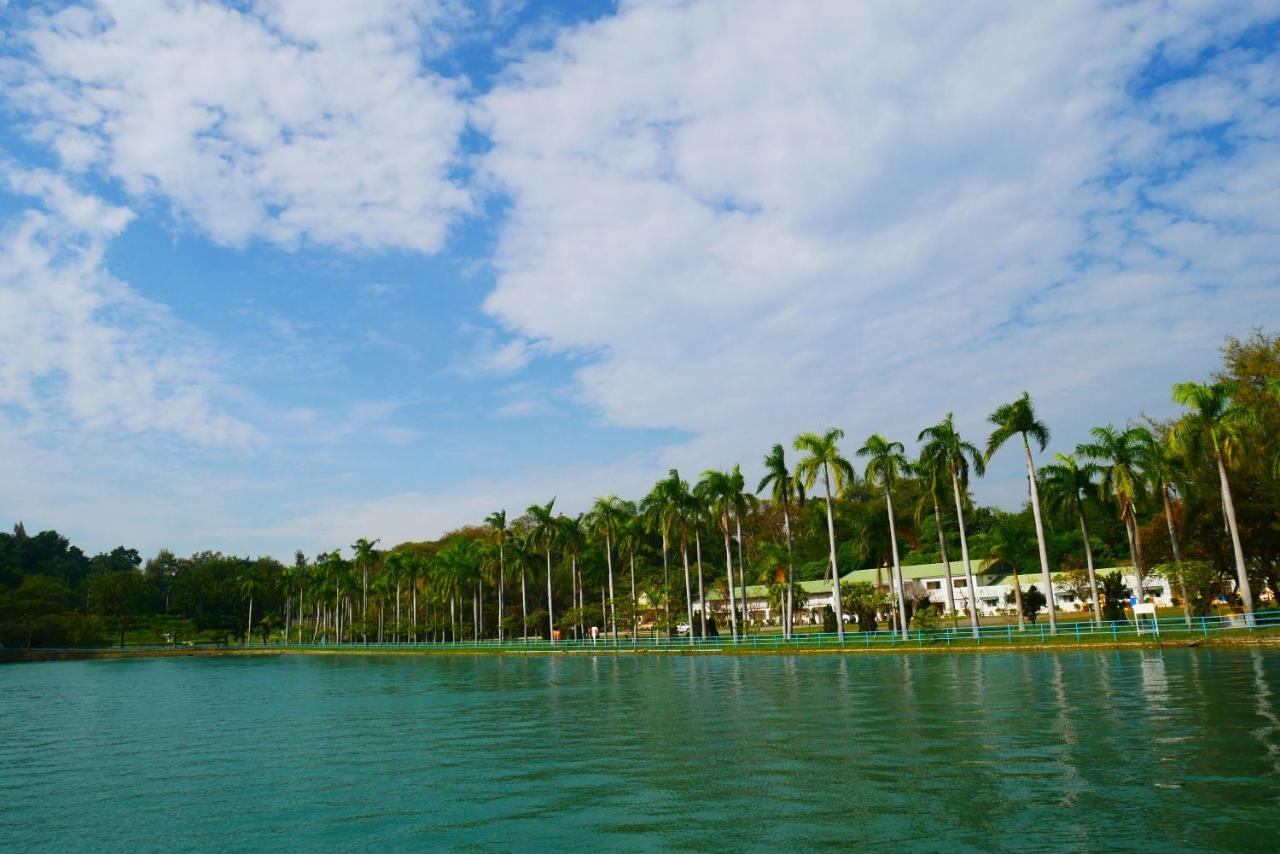 Chengching Lakefront Resort Kaohsiung Exterior photo