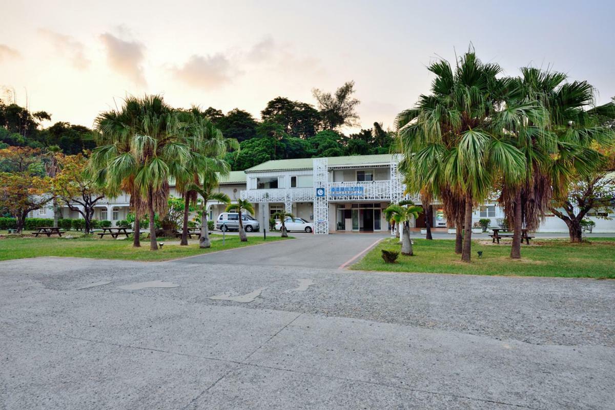 Chengching Lakefront Resort Kaohsiung Exterior photo