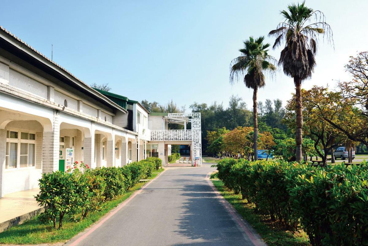 Chengching Lakefront Resort Kaohsiung Exterior photo