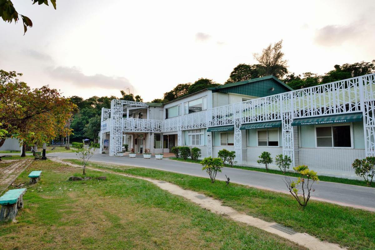 Chengching Lakefront Resort Kaohsiung Exterior photo
