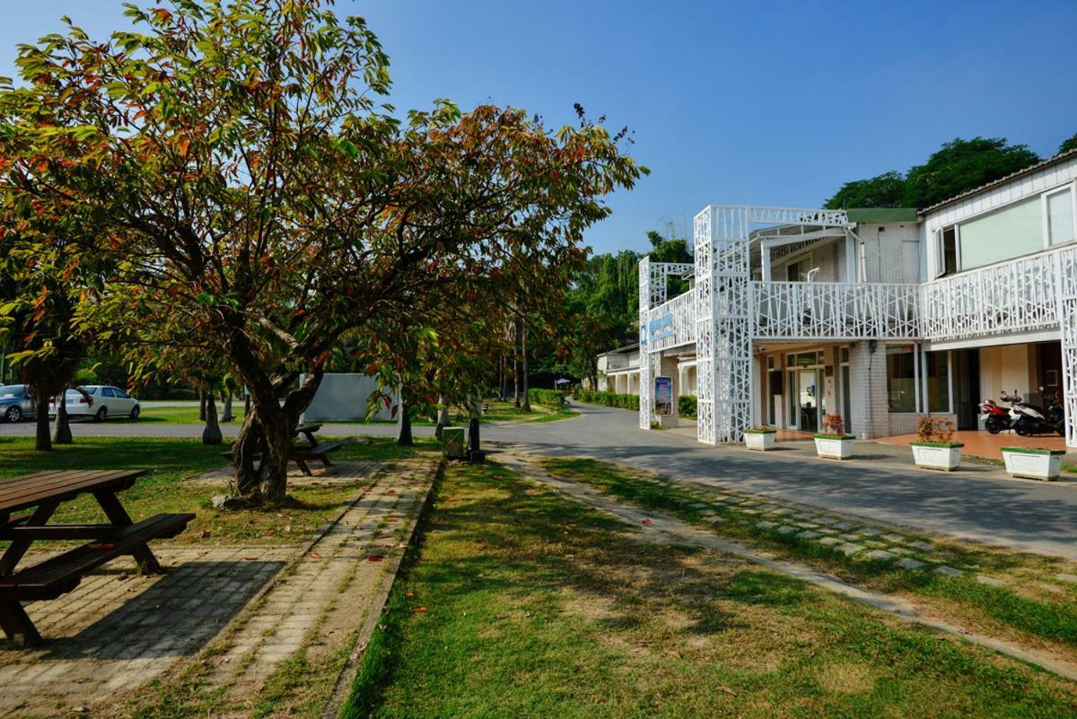 Chengching Lakefront Resort Kaohsiung Exterior photo