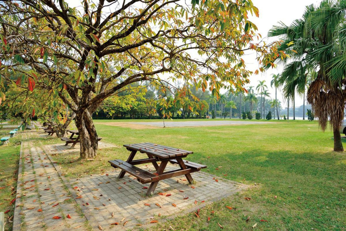 Chengching Lakefront Resort Kaohsiung Exterior photo